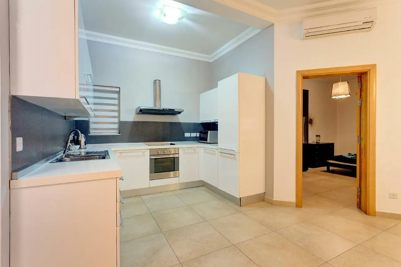 Gorgeous Apartment With Terrace In Fort Cambridge, Pool Sliema