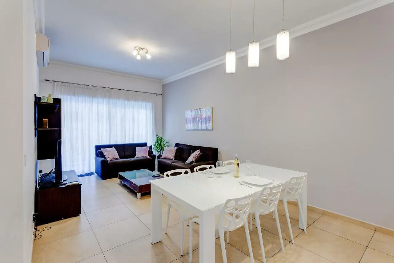 Gorgeous Apartment With Terrace In Fort Cambridge, Pool Sliema