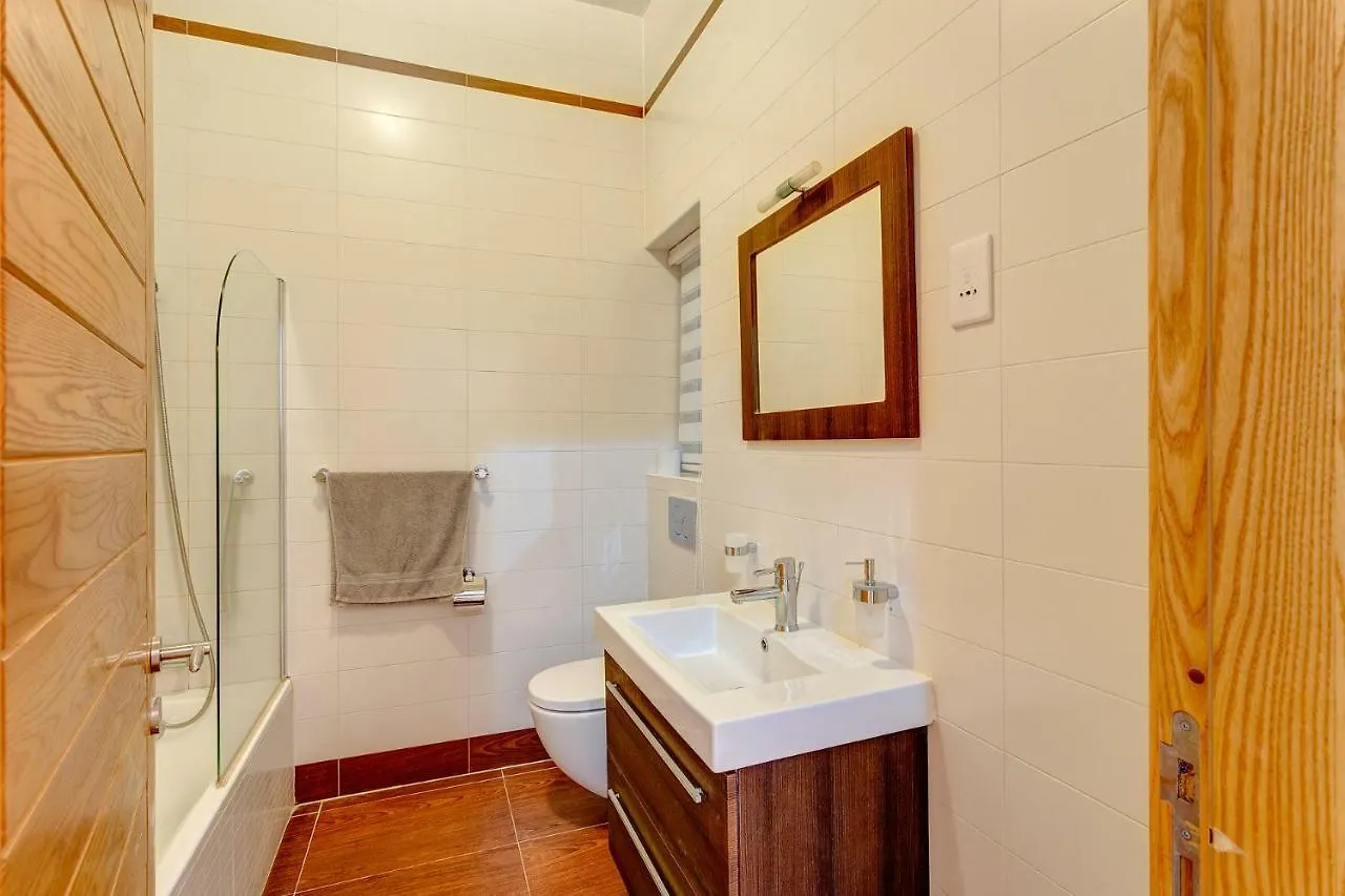 Gorgeous Apartment With Terrace In Fort Cambridge, Pool Sliema 0*,
