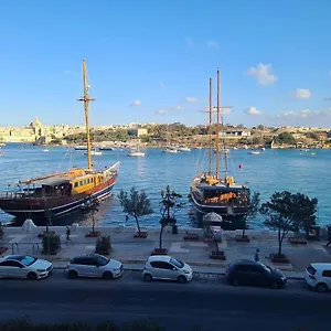 Spacious Seafront Next To Sliema-valeta Ferry Apartment