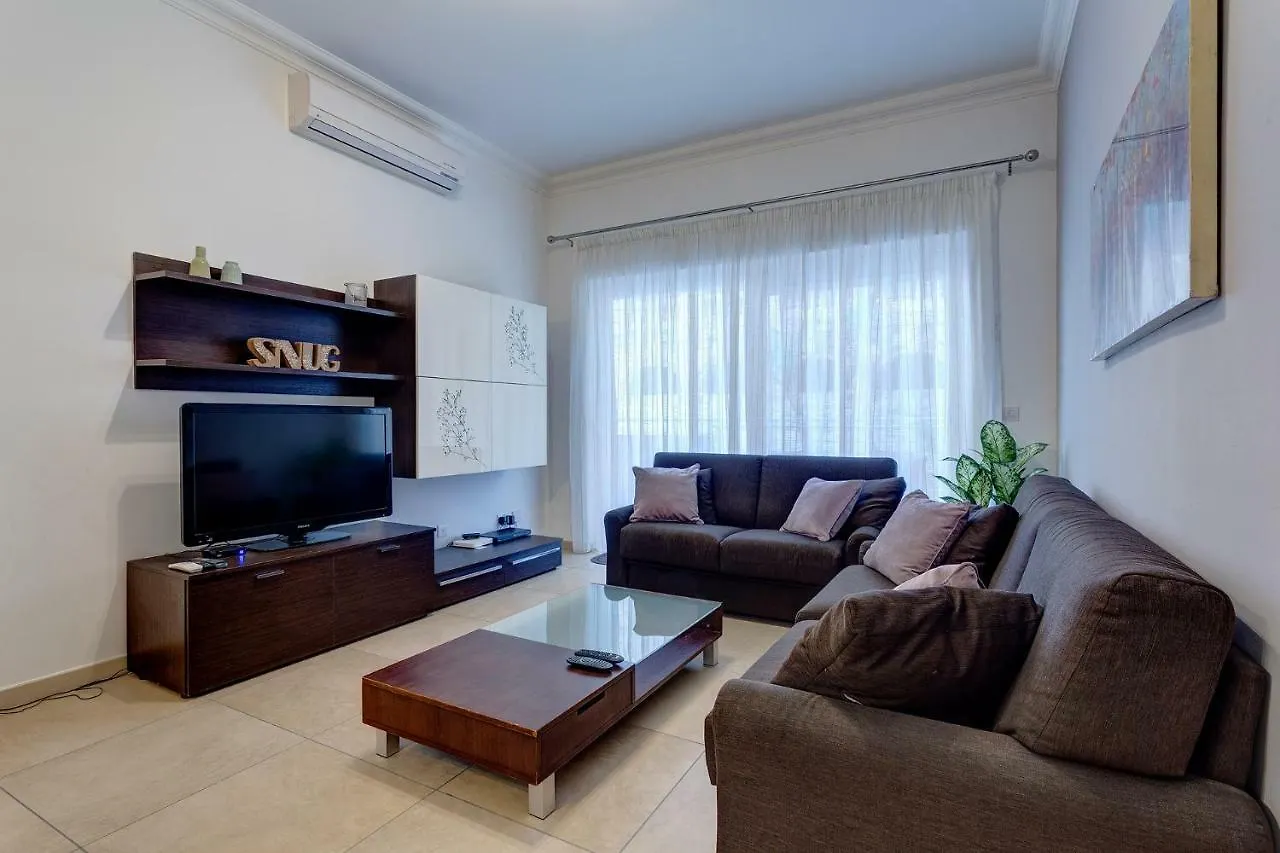 Gorgeous Apartment With Terrace In Fort Cambridge, Pool Sliema