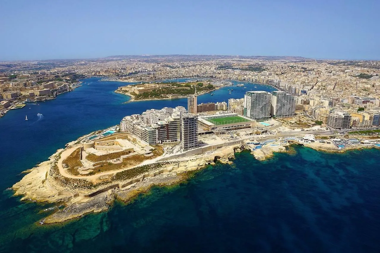 Gorgeous Apartment With Terrace In Fort Cambridge, Pool Sliema